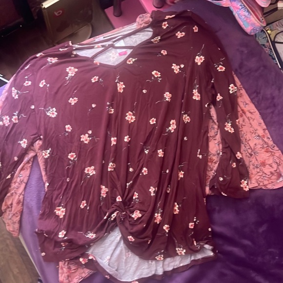 2 blouses - Picture 4 of 4